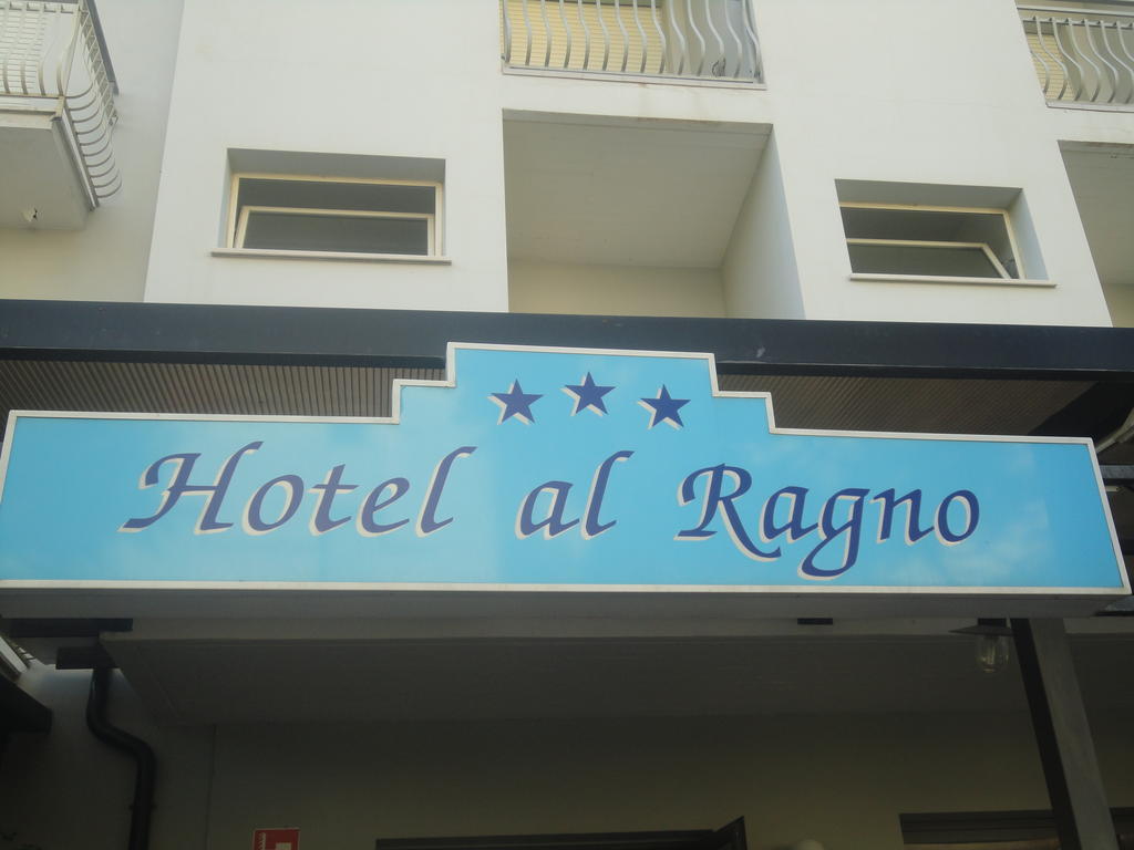 Hotel Al Ragno Чезенатико Екстериор снимка